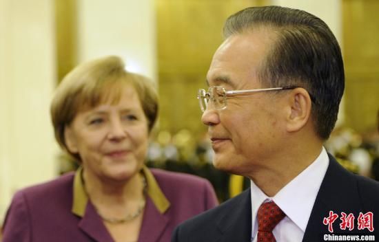 2月2日,中国国务院总理温家宝在北京人民大会堂举行仪式欢迎德国总理默克尔访华。中新社记者 廖攀 摄 2月2日,中国国务院总理温家宝在北京人民大会堂举行仪式欢迎德国总理默克尔访华。中新社记者 廖攀 摄