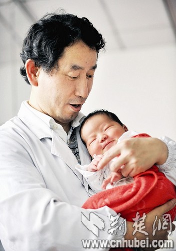 图文 妇产科里的男医生 中国国情网 官网